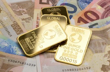 Forbes: Record High Debt and Record Low Yields Are a Boon for Gold