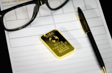 Bloomberg News: Goldman Sees Virus Lifting Gold to $1,800 as ‘Last Resort’ Haven